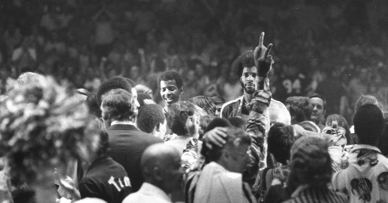 Artis Gilmore looks on as Kentucky Colonels fans celebrate the 1975 ABA Championship, via Tom Patterson -USA TODAY NETWORK