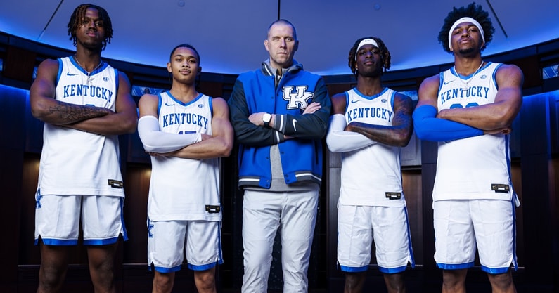 Kentucky signees and Mark Pope (Photo via UK Athletics)