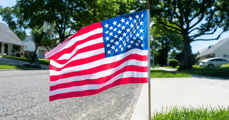 An American flag for Memorial Day waves at the end of a driveway along Quill Road in Levittown on May 20, 2025. © Daniella Heminghaus | Bucks County Courier Times / USA TODAY NETWORK via Imagn Images