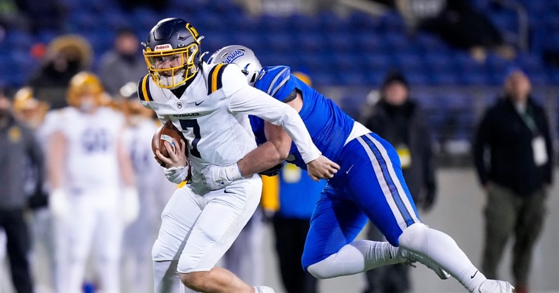Cincinnati Moeller's Matt Ponatoski (7) runs the ball against Olentangy Liberty in the first half of the Division I State Championship game at Tom Benson Hall of Fame Stadium on Friday, Dec. 6, 2024 in Canton, Ohio. © Samantha Madar/Columbus Dispatch / USA TODAY NETWORK via Imagn Images