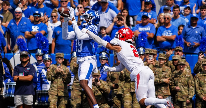 Sep 17, 2022; Lexington, Kentucky, USA; Kentucky Wildcats wide receiver Chris Lewis (89) catches a pass in the end zone for a touchdown during the second quarter against the Youngstown State Penguins at Kroger Field. Mandatory Credit: Jordan Prather-Imagn Images
