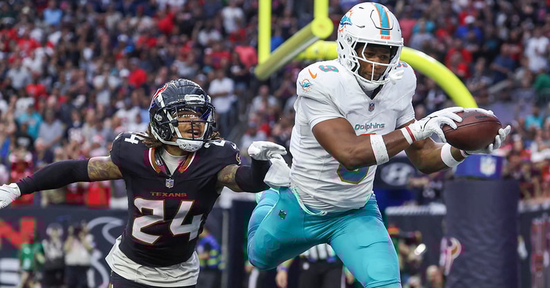 Miami Dolphins TE Jonnu Smith