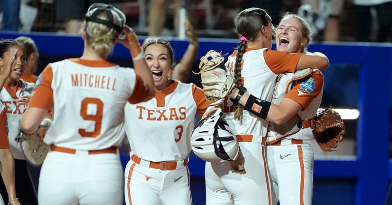 Texas softball at the 2025 WCWS