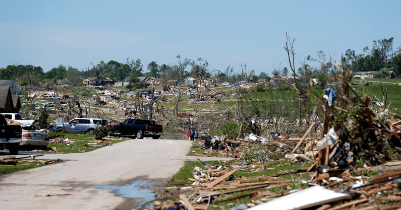 jimmy-dykes-lends-hand-tornado-cleanup-southern-kentucky