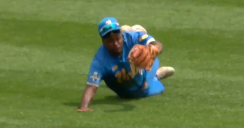 UCLA LF Dean West makes highlight-reel catch vs. Murray State