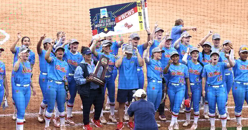 NCAA Softball: Fayetteville Super Regional-Mississippi at Arkansas