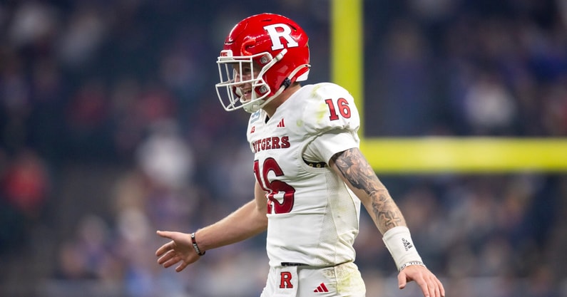Rutgers Football quarterback Athan Kaliakmanis