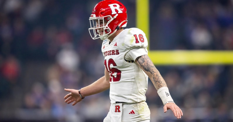 Rutgers Football quarterback Athan Kaliakmanis