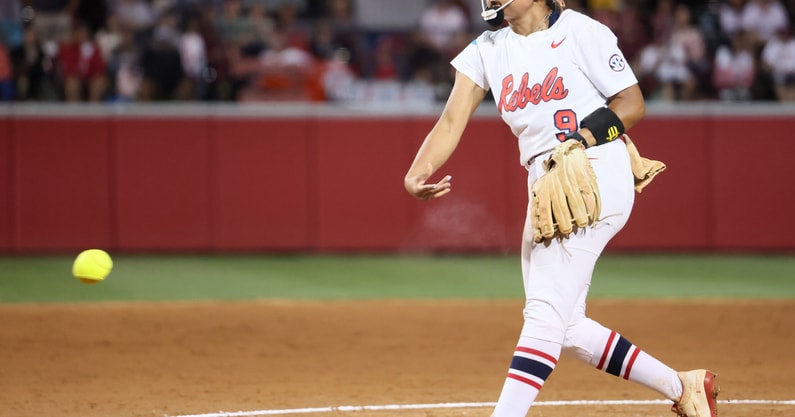 NCAA Softball: Fayetteville Super Regional-Mississippi at Arkansas