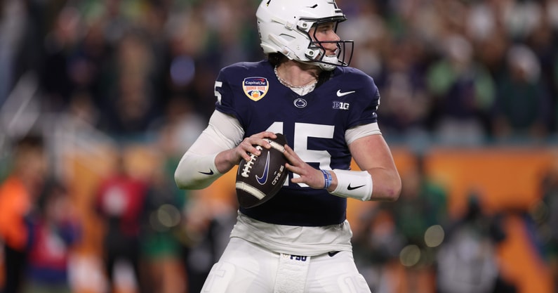 Penn State Nittany Lions quarterback Drew Allar (15) looks to pass in the second half against the Notre Dame Fighting Irish in the Orange Bowl at Hard Rock Stadium. (Photo by Nathan Ray Seebeck-Imagn Images)