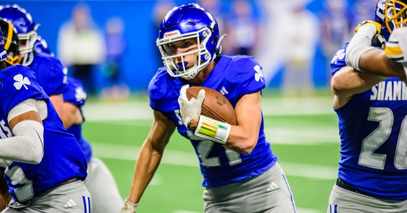 Detroit Catholic Central Shamrocks running back Jayden Pydyn rushes for a touchdown.