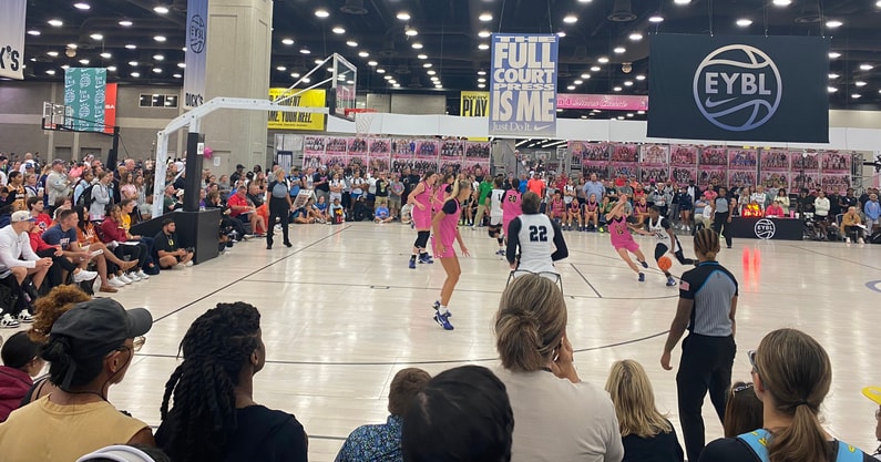 Photo via KSR's Phoenix Stevens at Run 4 Roses