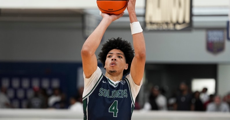 Oakland Soldiers’ Tyran Stokes (4) shoots a free throw during a game at Nike EYBL at the Memphis Sports & Events Center on Saturday, May 17, 2025. © Chris Day/The Commercial Appeal / USA TODAY NETWORK via Imagn Images