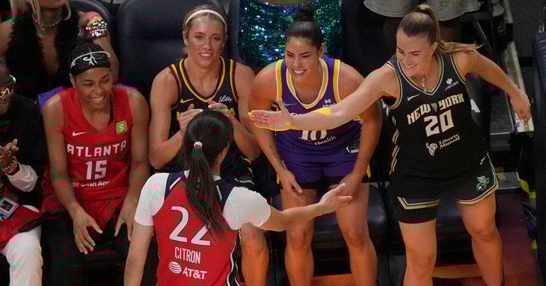 Sabrina Ionescu gives winnings to Sonia Citron WNBA 3-point contest