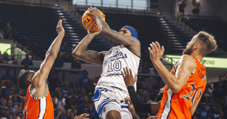 archie-goodwin-tbt-la-familia-game-winner-free-throws-shooting