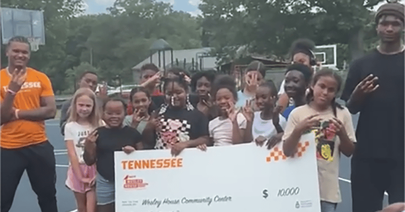 Tennessee's Travis Smith, Jaedon Harmon make donation to Knoxville community center with NIL dollars