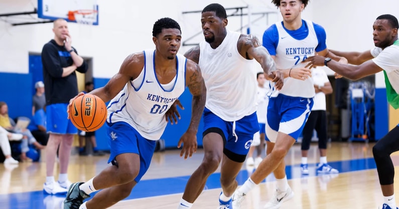 DeAndre Liggins defends Otega Oweh - Caleb Bowlin, UK Athletics