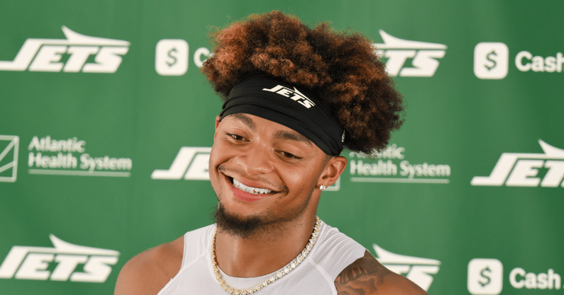 Justin-Fields-injury-Head-coach-Aaron-Glenn-provides-update-on-Jets-QB
