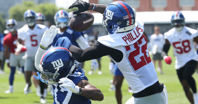 Former Kentucky Wildcats Dru Phillips and Wan'Dale Robinson battle at New York Giants training camp, via Vincent Carchietta-Imagn Images