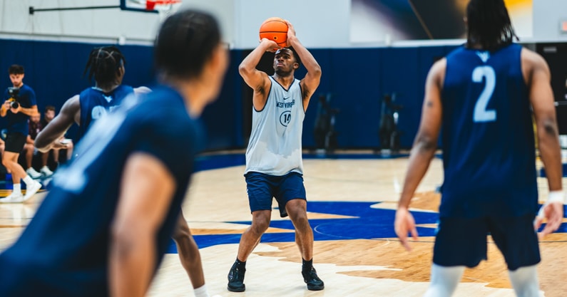 West Virginia basketball player Deandre Thomas at practice