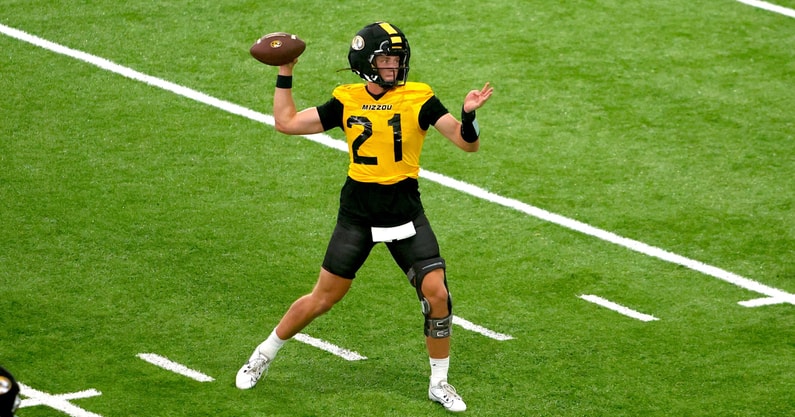 Sam Horn throws a pass