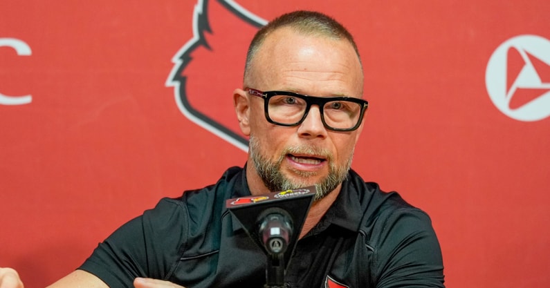 Pat-Kelsey-addresses-challenge-of-bringing-former-starters-off-bench