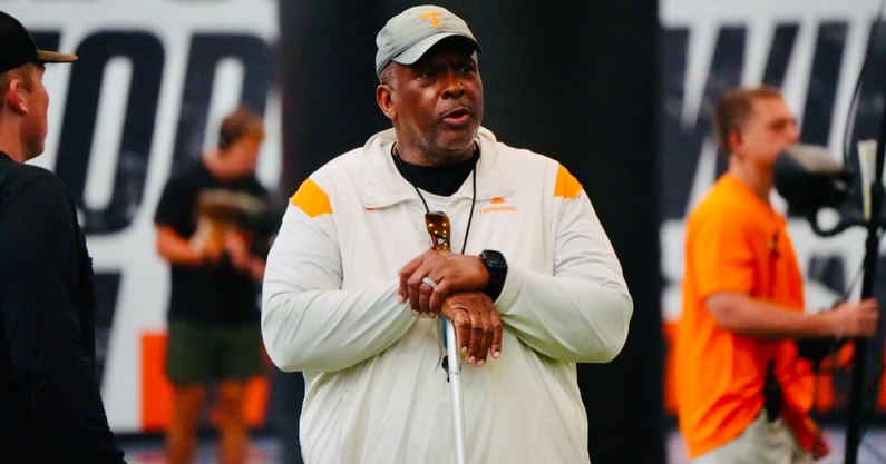 img_6716Veteran DL Coach Rodney Garner readies for a drillpng