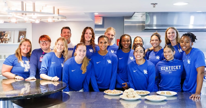 Kentucky women's basketball volunteers at the Ronald McDonald House | Eddie Justice, UK Athletics