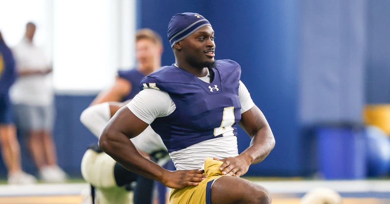 Jeremiyah Love stretches at first Notre Dame football practice of 2025 camp