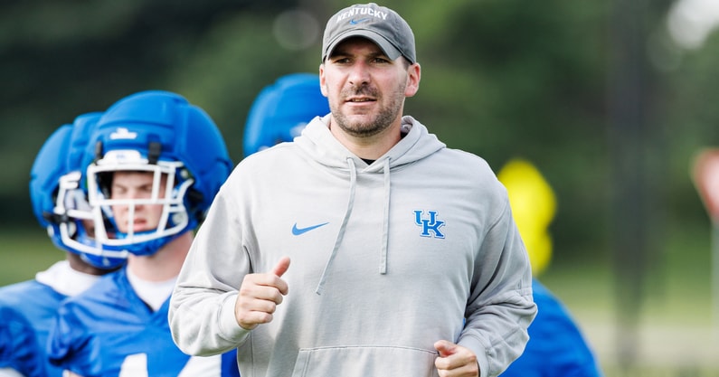 Kentucky tight ends coach Derek Shay, via Photo by Jacob Noger | UK Football