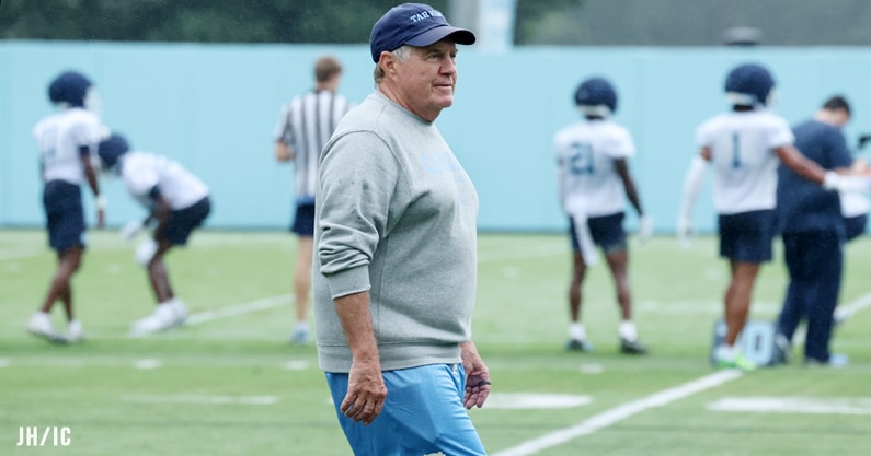 Bill Belichick coaching training camp