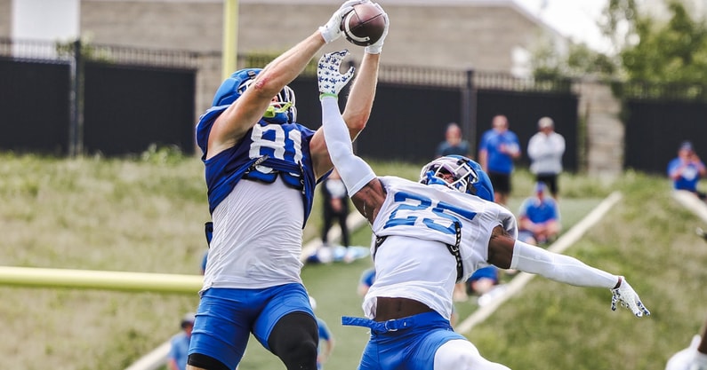 TE Willie Rodriguez makes a highlight reel catch over Jordan Lovett at Kentucky Football Fan Day, via Aaron Perkins, KSR