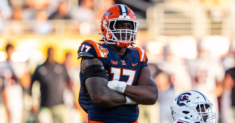 Illinois edge rusher Gabe Jacas.