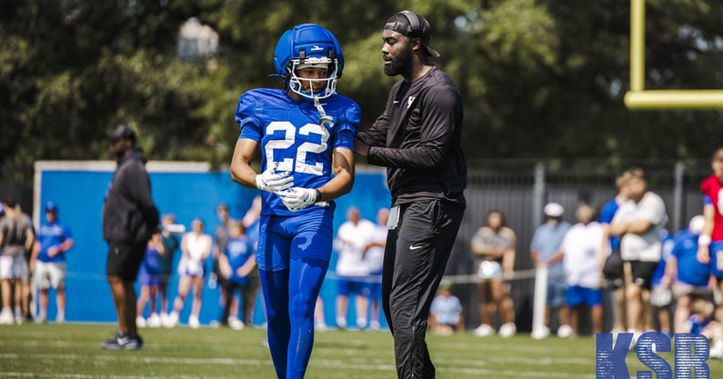 Kentucky WR coach L'Damian Washington coaches up freshman Cameron Miller at Fan Day, via Aaron Perkins, KSR