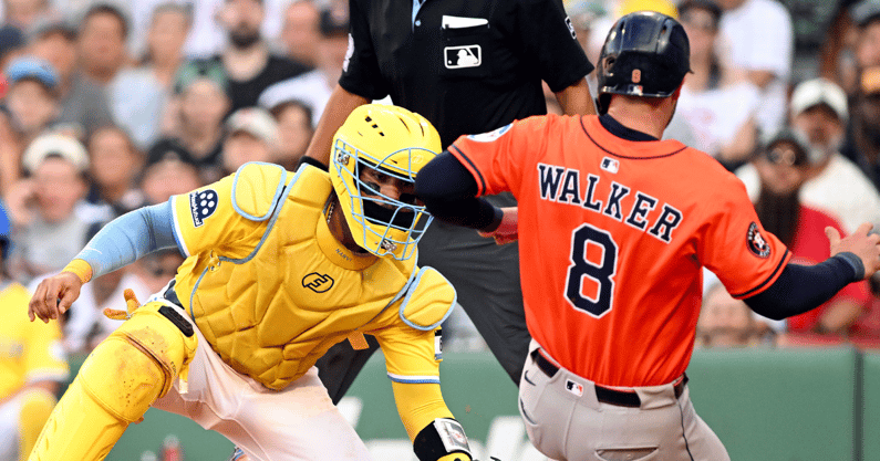 Houston-Astros-accuse-Boston-Red-Sox-of-stealing-signs-benches-clear