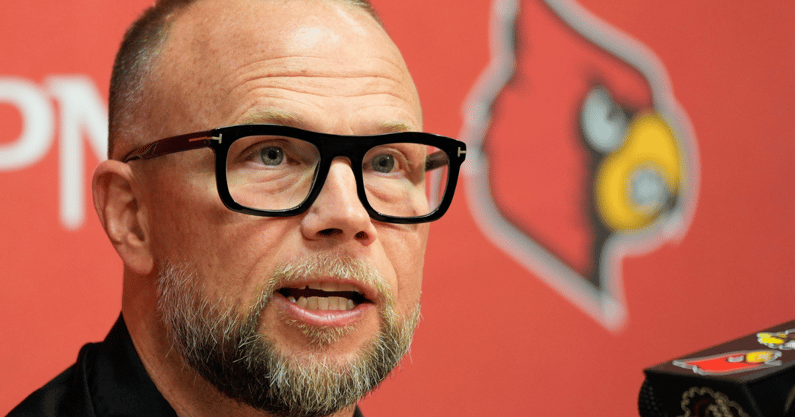 Louisville HC Pat Kelsey
