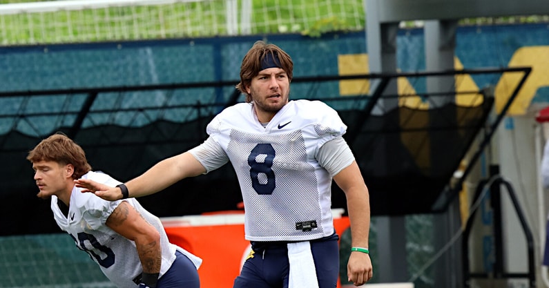 West Virginia quarterback Nicco Marchiol waits for the snap