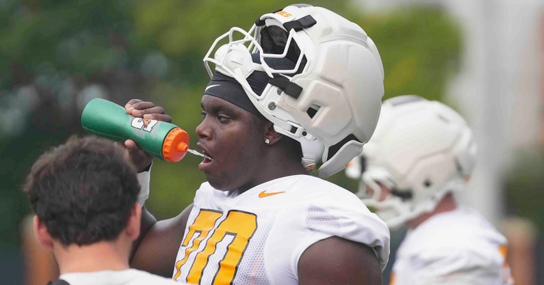 Caitie McMekin/News Sentinel / USA TODAY NETWORK via Imagn Images  | Tennessee offensive lineman David Sanders Jr. (70) drinks water during Tennessee football preseason practice, in Knoxville, Tennessee, July 31, 2025.