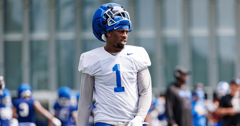 Copy of Copy of four-star-julian-phillips-discusses-recruitment-official-visits (14)