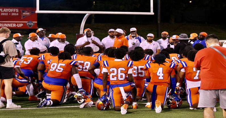East St. Louis team photo (EDGYTIM)