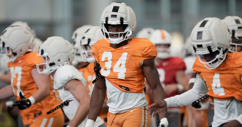 Caitie McMekin/News Sentinel / USA TODAY NETWORK via Imagn Images | Tennessee defensive lineman Emmanuel Okoye (34) during Tennessee football preseason practice, in Knoxville, Tennessee, Aug. 5, 2025.