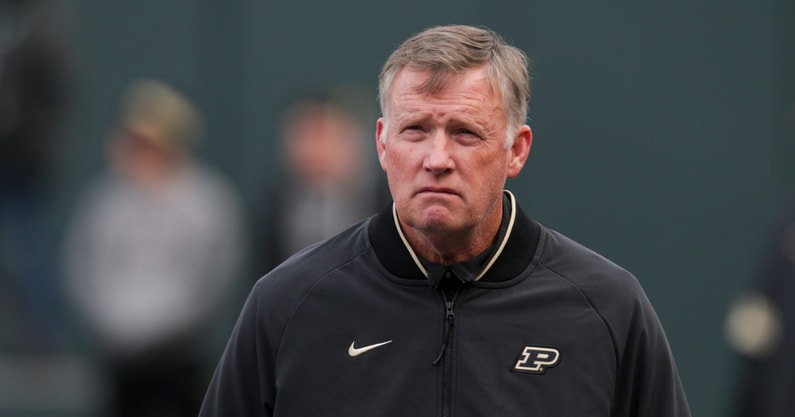 Purdue assistant coach Brad Lambert prior to the start of an NCAA football game between the Purdue Boilermakers and the Northwestern Wildcats, Saturday, Nov. 20, 2021 in Chicago. Pfoot Vs Northwestern (© Nikos Frazier / Journal & Courier / USA TODAY NETWORK)
