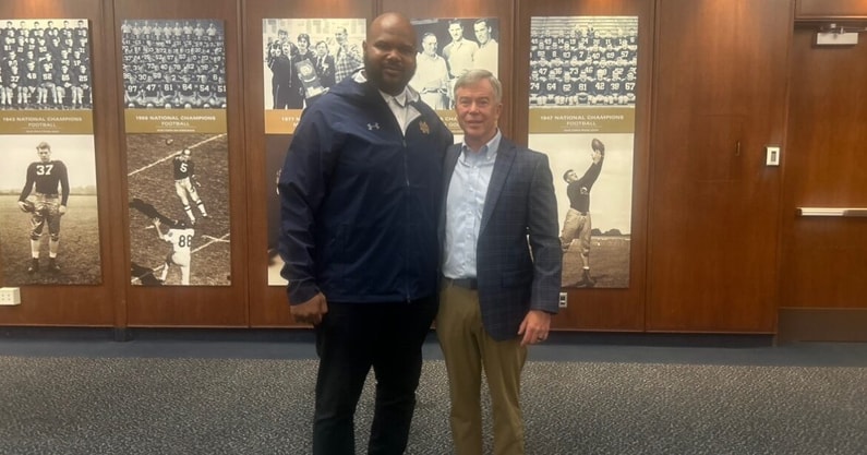 Former Notre Dame defensive lineman Jay Hayes and General Bryan P. Fenton