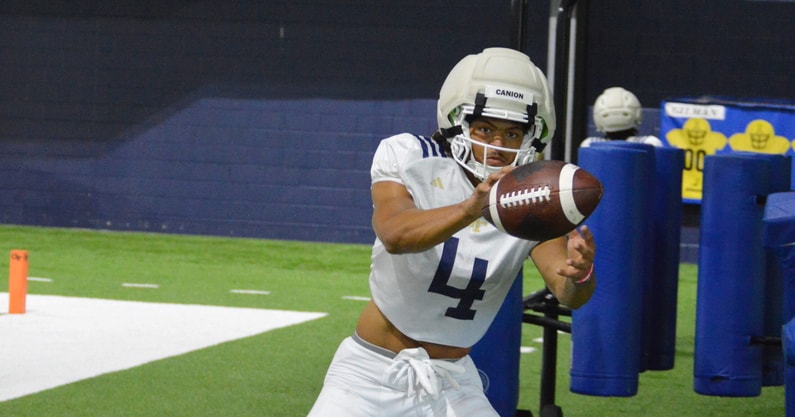 Canion, Isiah catch
