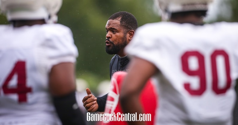 South Carolina DL coach Travian Robertson at practice (Photo: Katie Dugan | GamecockCentral.com)