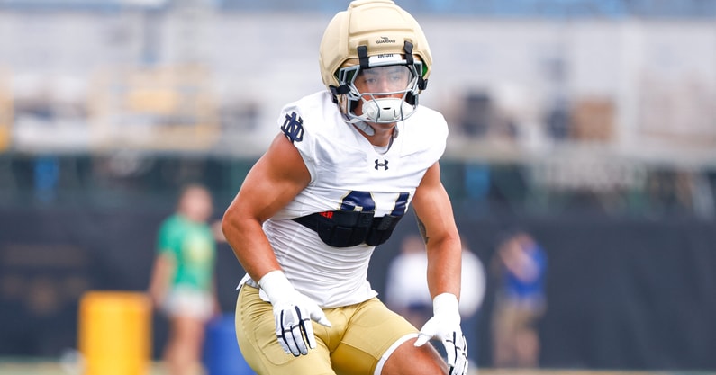 Notre Dame linebacker Drayk Bowen