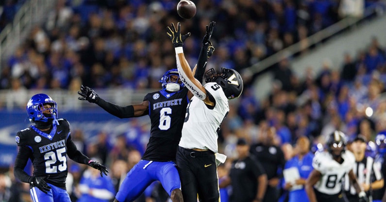 NCAA Football: Vanderbilt at Kentucky