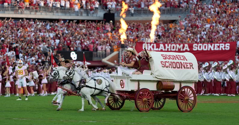 The Sooner Schooner takes the field before a college football game between the University of Oklahoma Sooners (OU) and the Tennessee Volunteers at Gaylord Family - Oklahoma Memorial Stadium in Norman, Okla., Saturday, Sept. 21, 2024. © BRYAN TERRY/THE OKLAHOMAN / USA TODAY NETWORK via Imagn Images