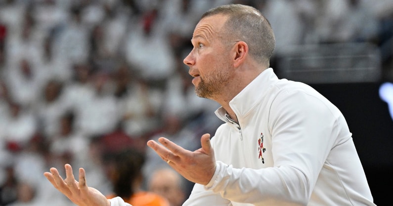 Pat-Kelsey-Tennessee-loss-helped-springboard-Louisvilles-success-in-2024-2025