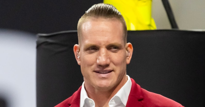 AJ-Hawk-endorses-NCAA-decision-to-not-punish-current-Michigan-players-in-sign-stealing-investigation-It-rips-those-dudes-off